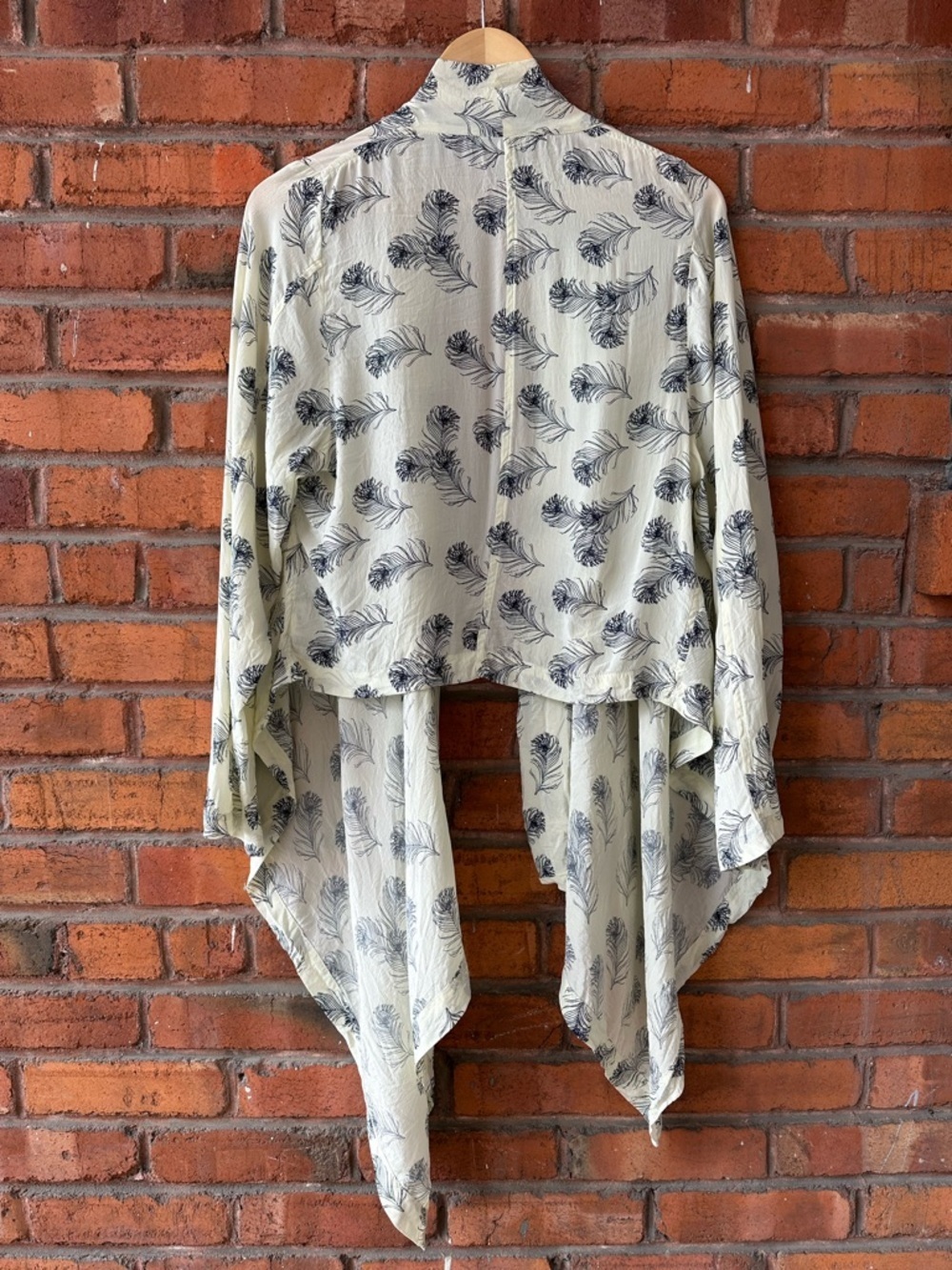 Winter Kate Silk Jasmine Bohemian Feather Print Kimono Cardigan - Picture 5 of 10